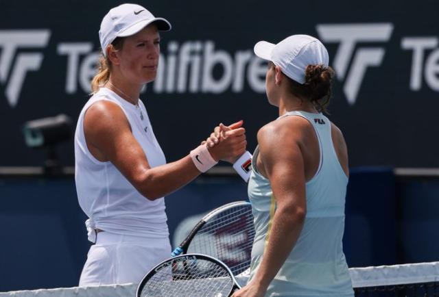 Jiuyou Sports-巴蒂“过山车大战”淘汰阿扎伦卡 重返迈阿密赛八强