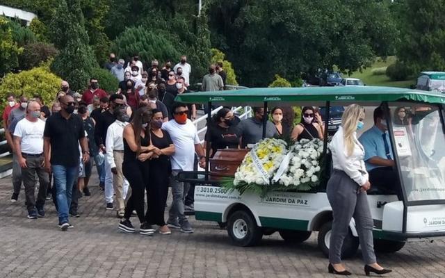 九游平台下载-伤心小罗未出席母亲葬礼 大罗父母感染新冠但治愈